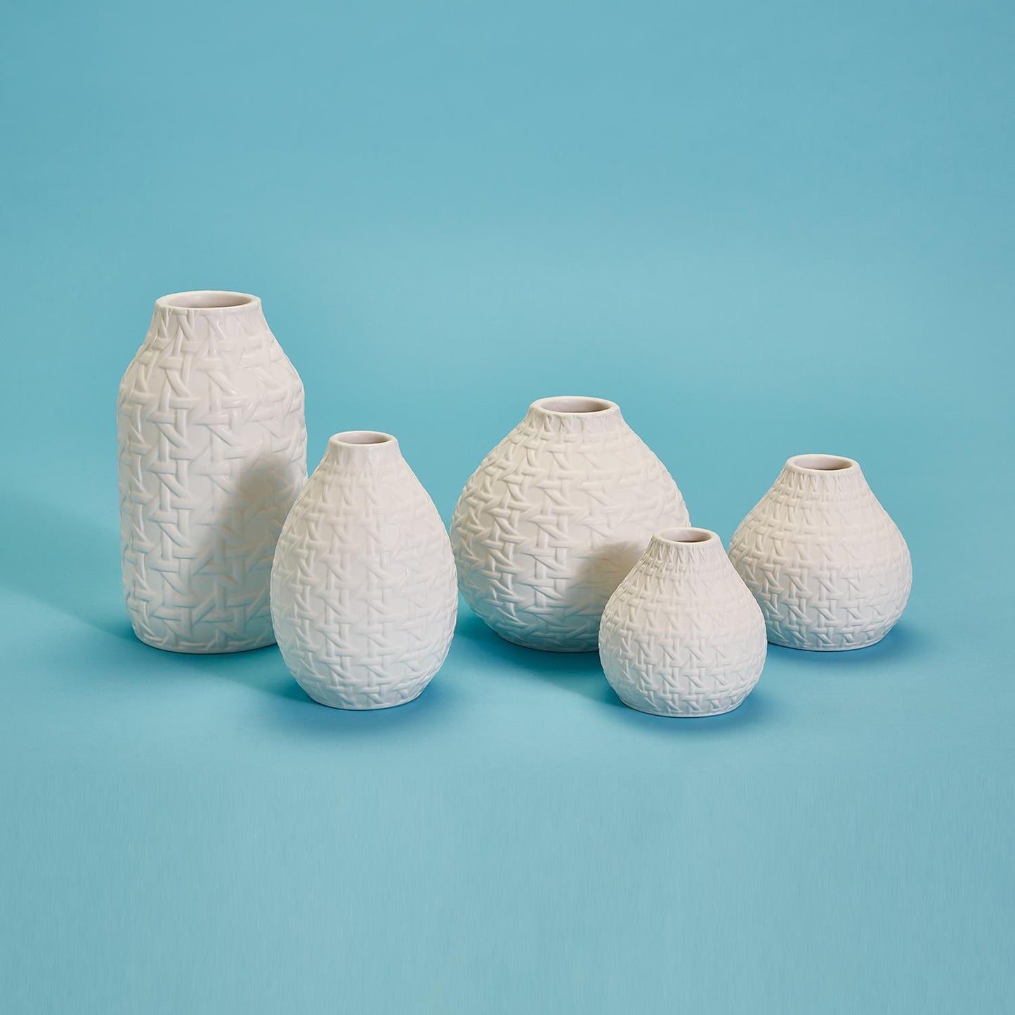 Two's Company set of 5 embossed cane webbing pattern white ceramic vases 